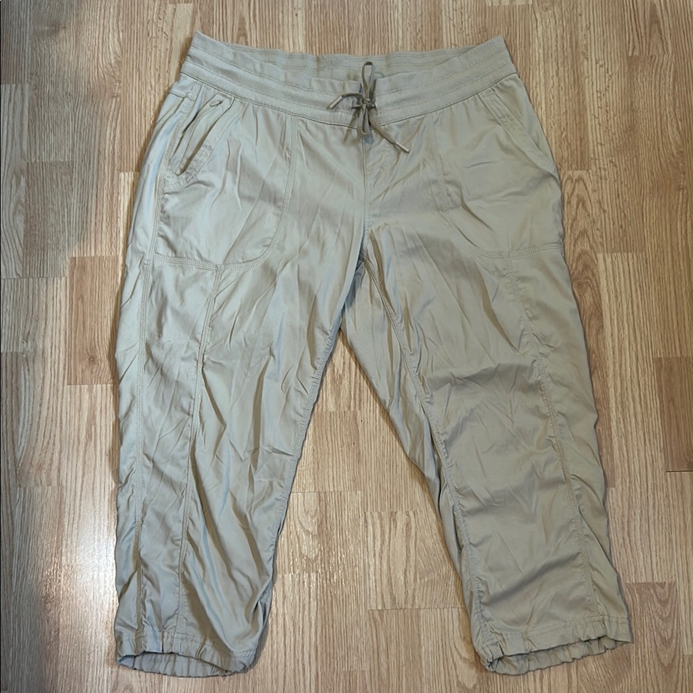 North Face warm weather hiking capri pants or casual wear. Soft material.
